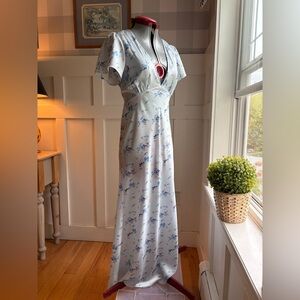 Floral V-Neck Maxi Dress Size Medium